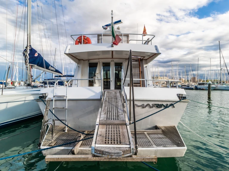 Bateau à moteur à louer à Marina di Pisa au meilleur prix