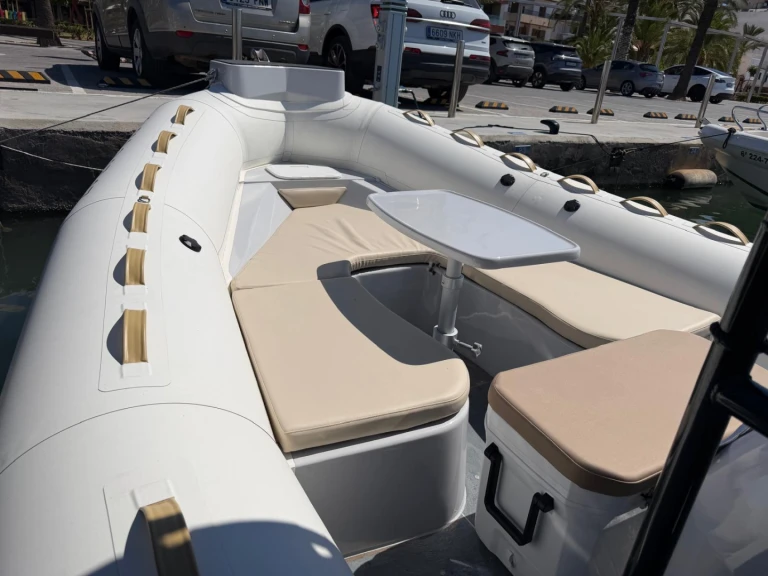 Location Semi-rigide à Alcúdia - Zodiac Hurricane 733
