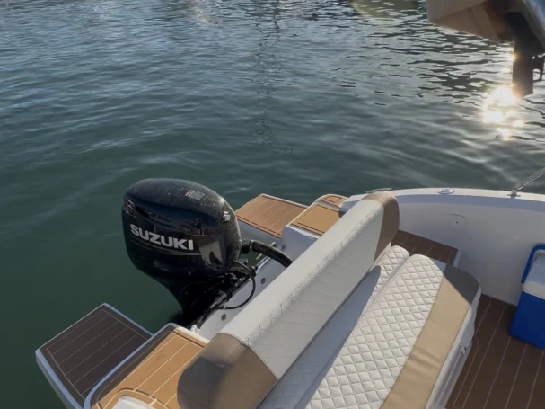 Bateau à moteur à louer à Salerne au meilleur prix
