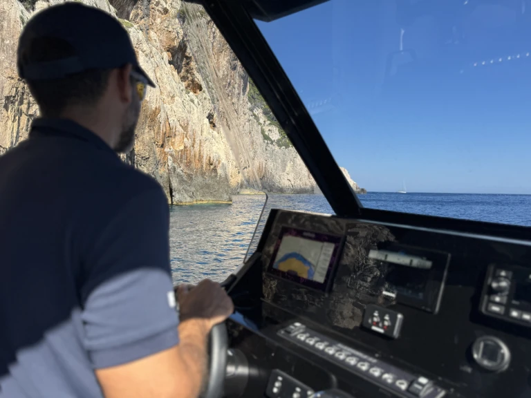 Louer Semi-rigide avec ou sans skipper Mazziena à Zakynthos