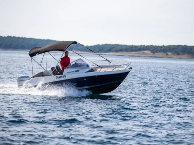 Hire Motorboat Jeanneau with a boat licence