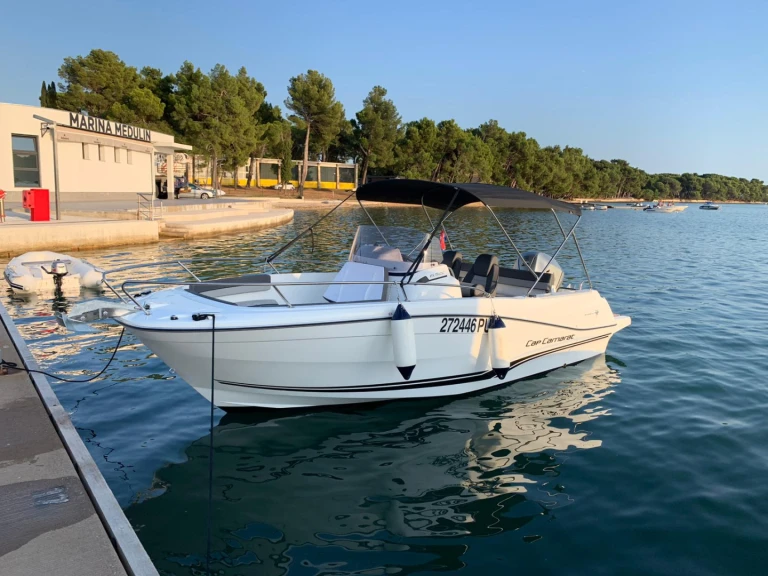 Louez un Jeanneau Cap Camarat 6.5 CC à Pula