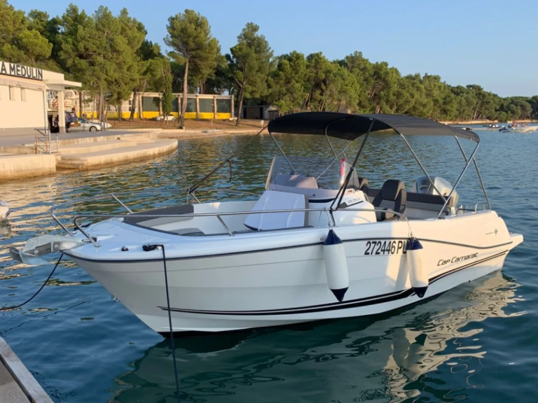 Location bateau Pula pas cher Cap Camarat 6.5 CC