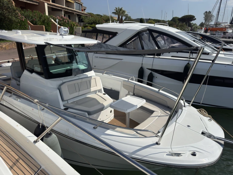Location bateau Jeanneau Cap Camarat 9.0 CC à Cogolin sur Samboat