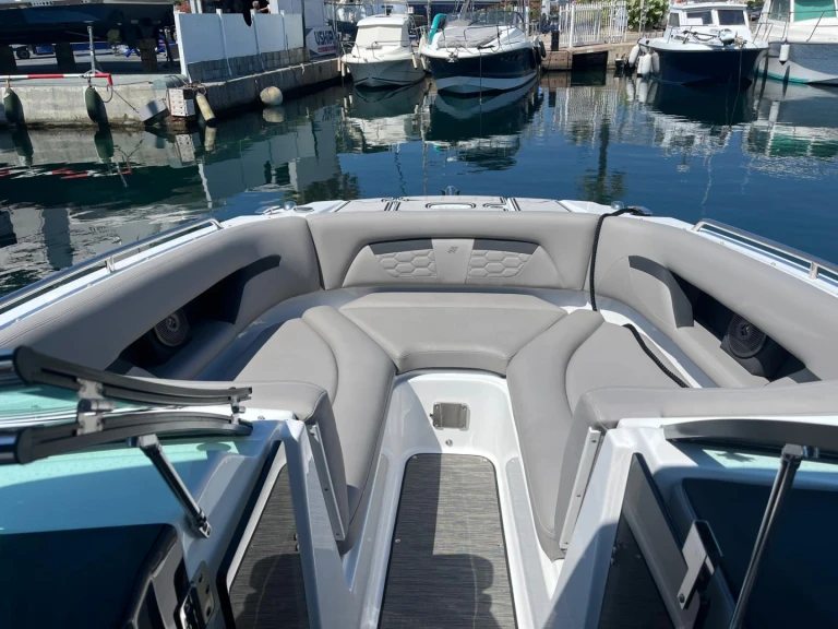 Bateau à moteur à louer à Cogolin au meilleur prix