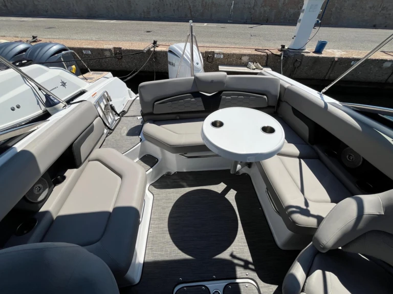 Location à Cogolin - Four Winns HD5 sur SamBoat