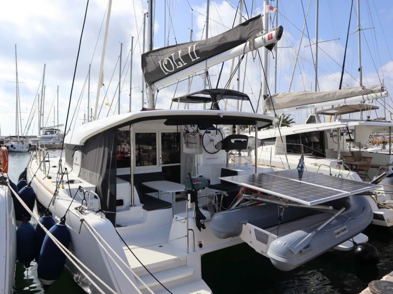 Louer Catamaran avec ou sans skipper Lagoon à Álimos