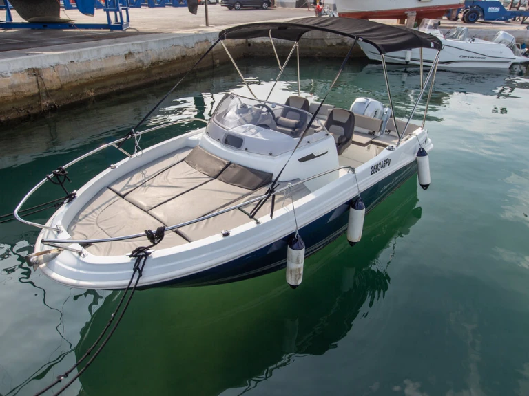 Location Bateau à moteur Jeanneau avec permis
