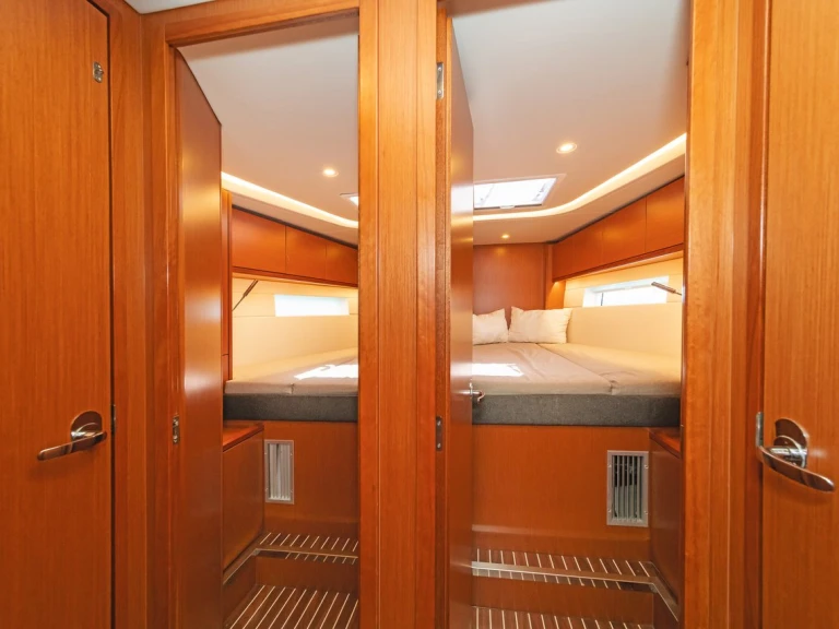 Location bateau Álimos pas cher Bavaria C57