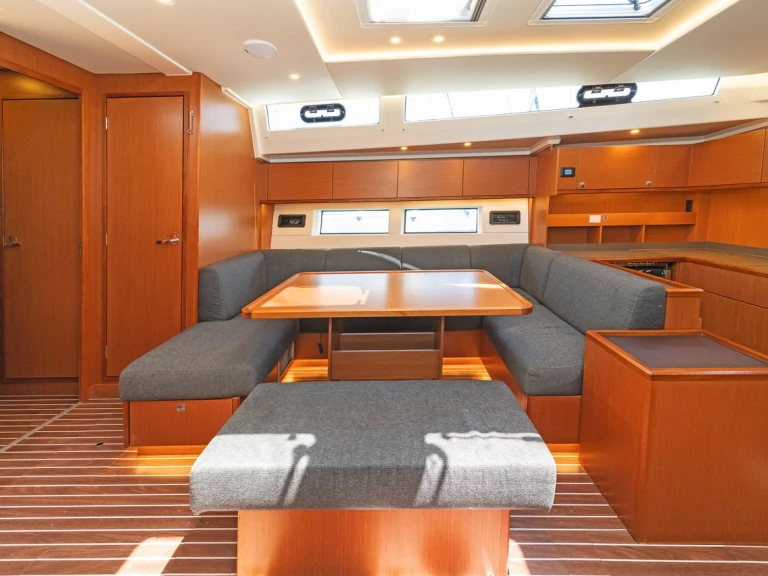 Location bateau Bavaria Bavaria C57 à Álimos sur Samboat