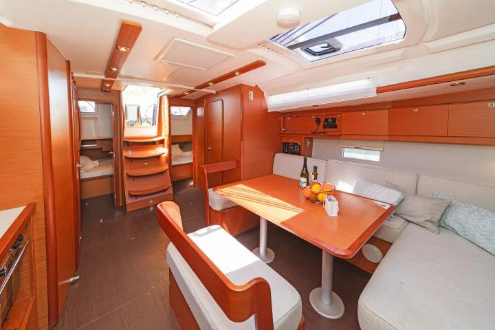 Location bateau Ávdira pas cher Dufour 430