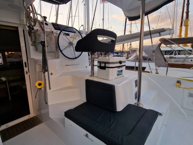 Location bateau Álimos pas cher Lagoon 40