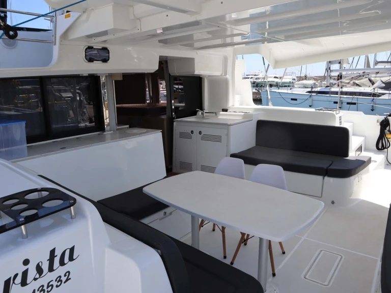 Catamaran à louer à Álimos au meilleur prix
