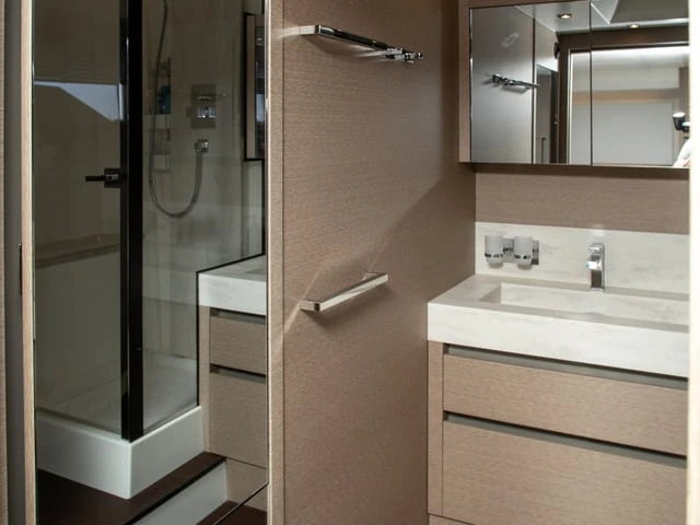 Location bateau Prestige 630s à Cannes sur Samboat