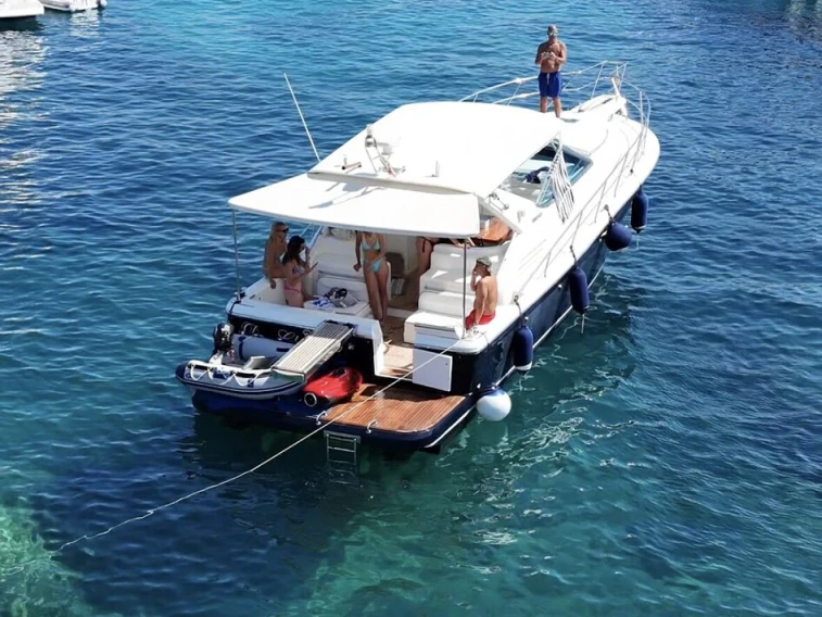 Uniesse 42 open a louer à Porto Rotondo