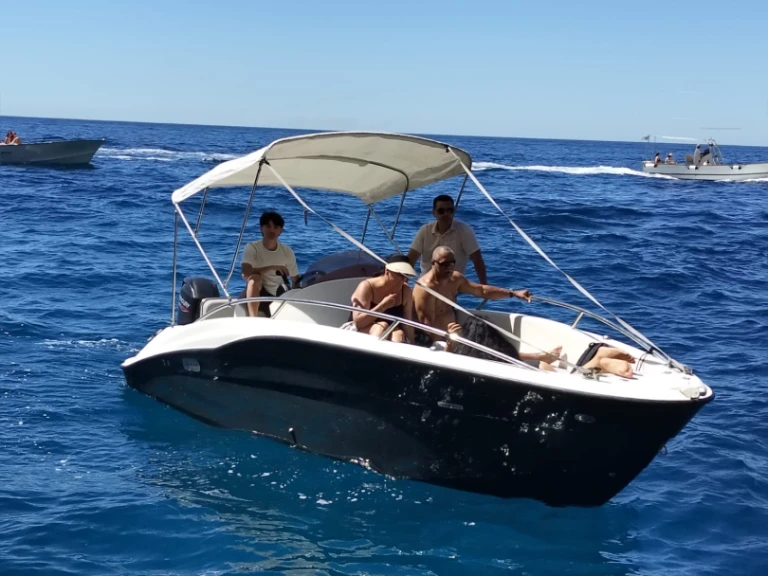 Louez un Clear Marine Aries Open à Sorrento