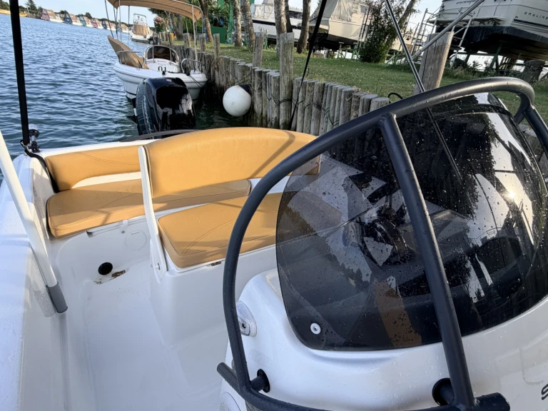 Location Bateau à moteur à Bevazzana - Ranieri Shark 19