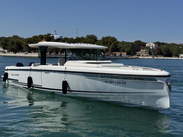 Location bateau Port de Port Mahon pas cher SAXDOR 400 GTS