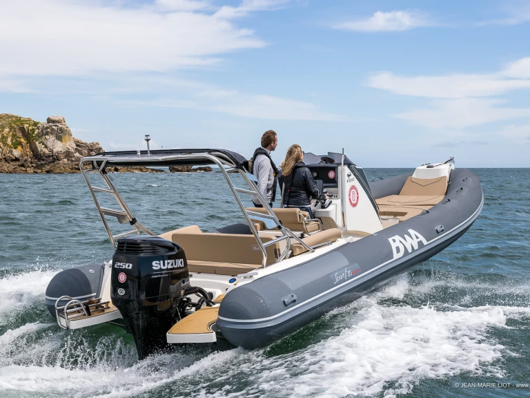 Semi-rigide à louer à La Trinité-sur-Mer au meilleur prix