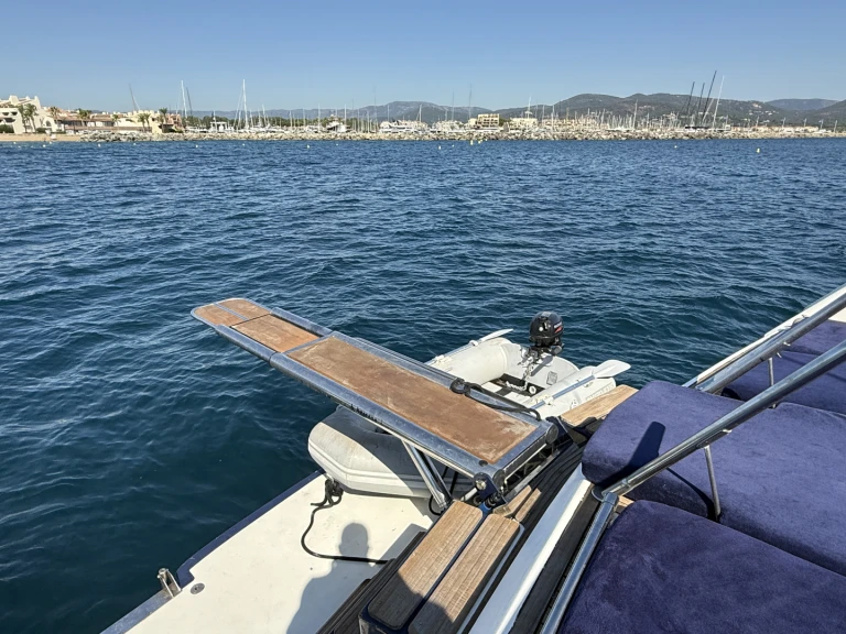 Bateau à moteur à louer à Port Grimaud au meilleur prix