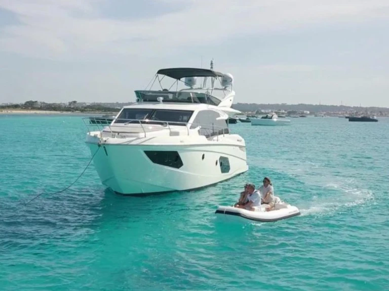 Location Bateau à moteur Absolute Yachts avec permis