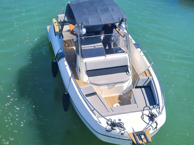 Location Bateau à moteur Bénéteau avec permis