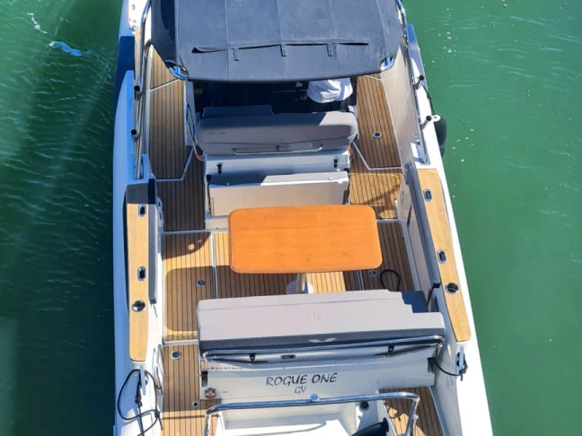 Location bateau Saint-Raphaël pas cher Flyer 8.8 SUNdeck