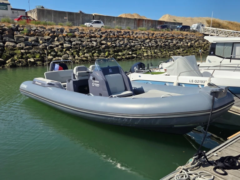 Louer Semi-rigide avec ou sans skipper Zodiac à Les Sables-d'Olonne