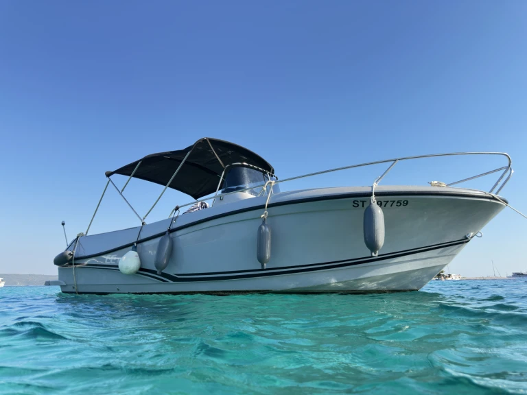 Louer Bateau à moteur avec ou sans skipper Jeanneau à Split