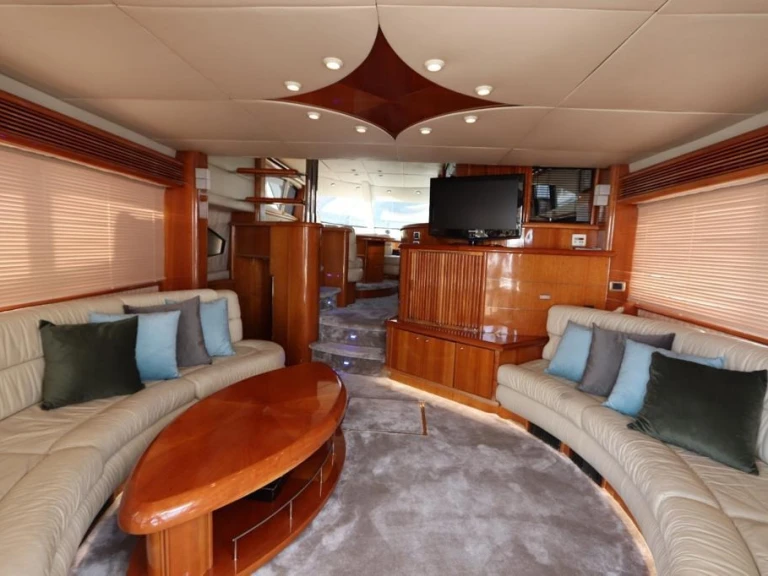 Location Bateau à moteur Custom Made avec permis