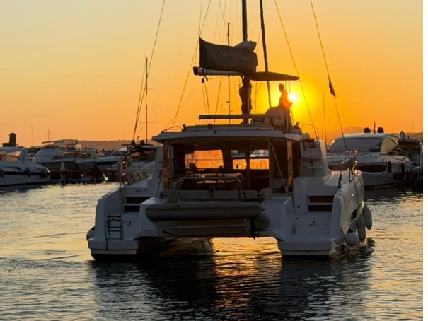 Catamaran à louer à Rada di Napoli au meilleur prix