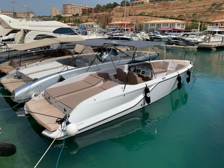 Location bateau Frauscher 858 fantom Air à Port Adriano sur Samboat