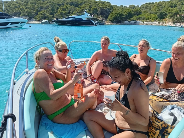 Location Bateau à moteur Jeanneau avec permis
