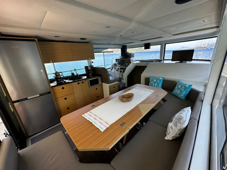 Location Bateau à moteur Custom Made avec permis