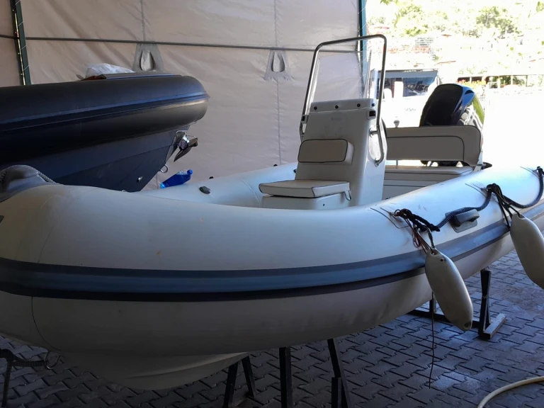 Bateau à moteur à louer à Göcek au meilleur prix