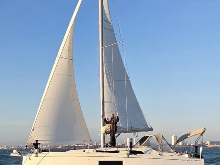 Location bateau Les Sables-d'Olonne pas cher Oceanis 30.1