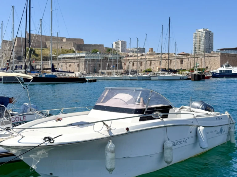 Bateau à moteur à louer à Marseille au meilleur prix