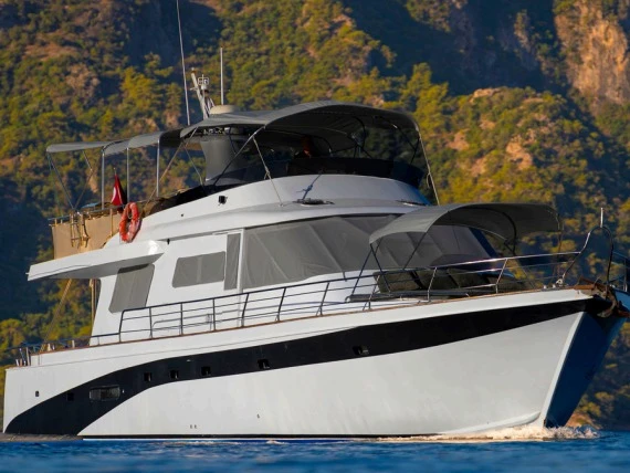 Louer Bateau à moteur avec ou sans skipper Custom Made à Göcek