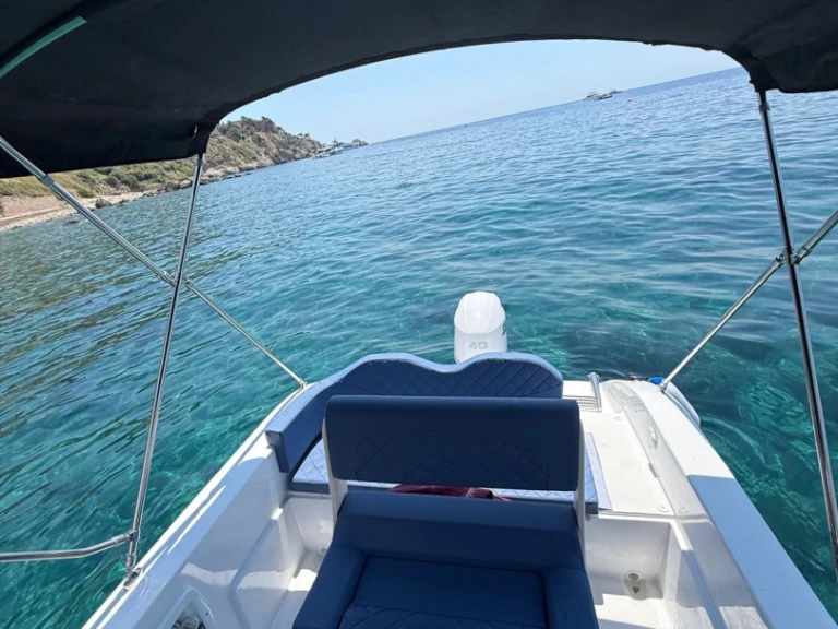 Location Bateau à moteur Trimarchi avec permis