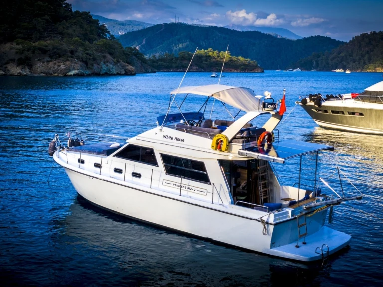Louer Bateau à moteur avec ou sans skipper Custom Made à Göcek
