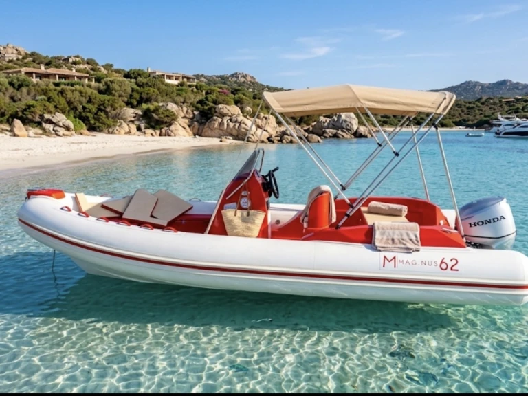 Bateau à moteur à louer à Porto Rotondo au meilleur prix