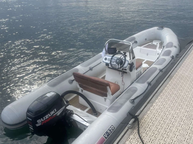 Location Semi-rigide Valiant avec permis
