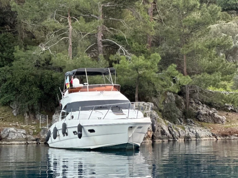 Location Bateau à moteur Custom Made avec permis