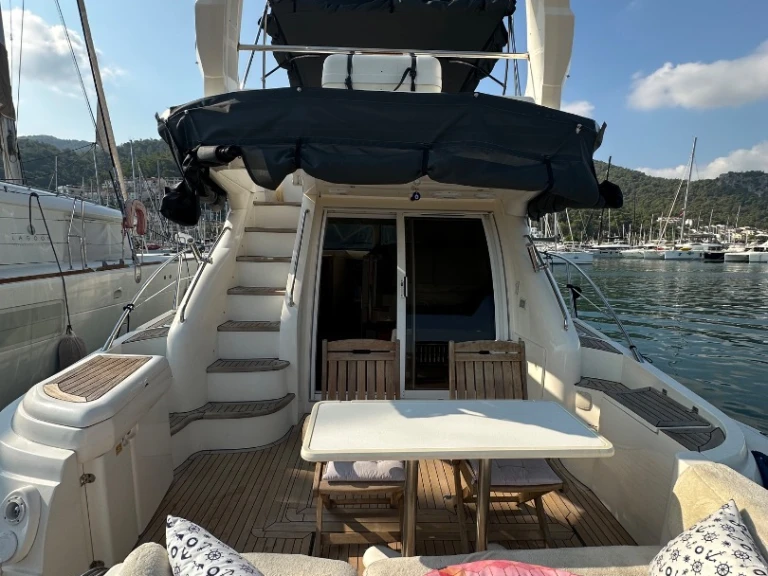 Bateau à moteur à louer à Göcek au meilleur prix