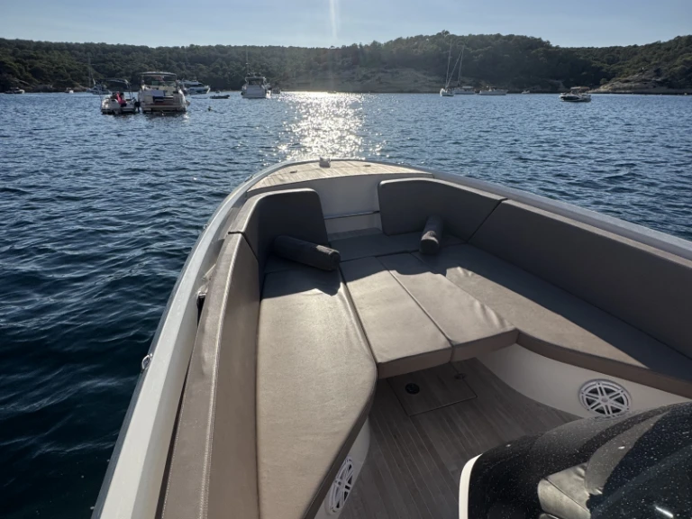Louer Bateau à moteur avec ou sans skipper Frauscher à Port Adriano