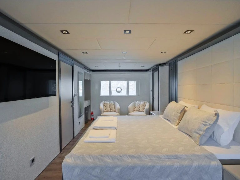 Location Bateau à moteur Custom Made avec permis