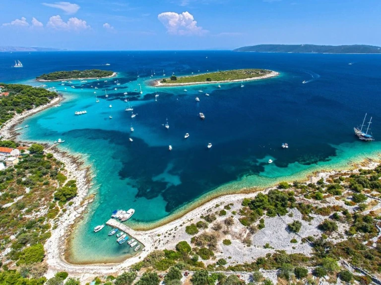 Bateau à moteur à louer à Split au meilleur prix