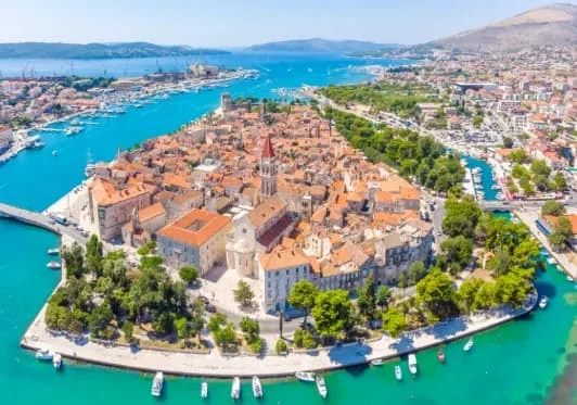 Louez un Jeanneau Cap Camarat 7.5 CC Style à Split