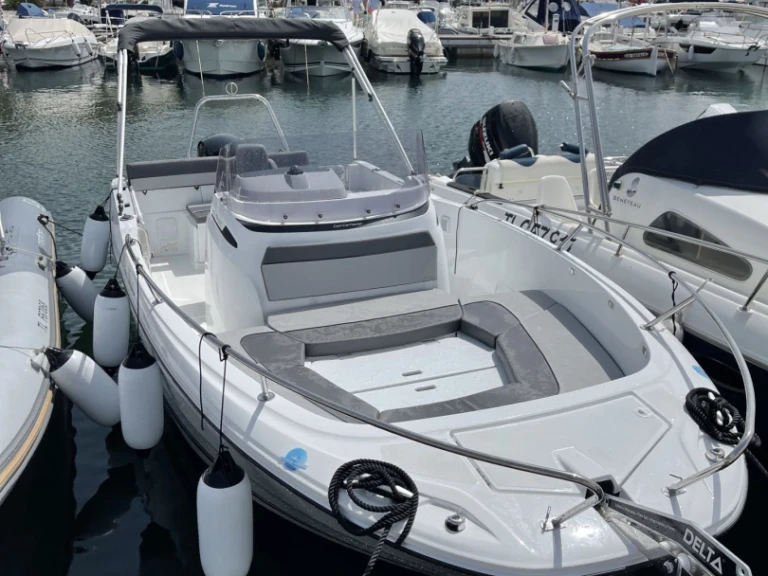 Location Bateau à moteur Jeanneau avec permis