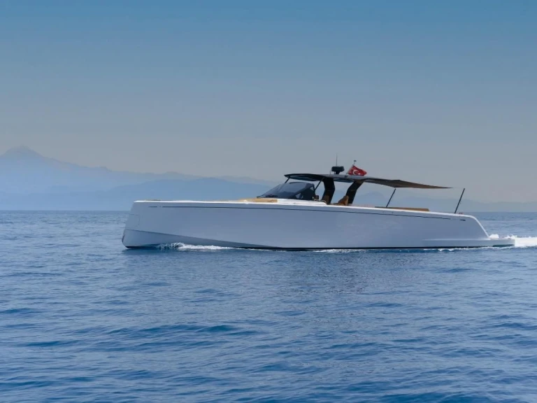 Location Bateau à moteur Custom Made avec permis